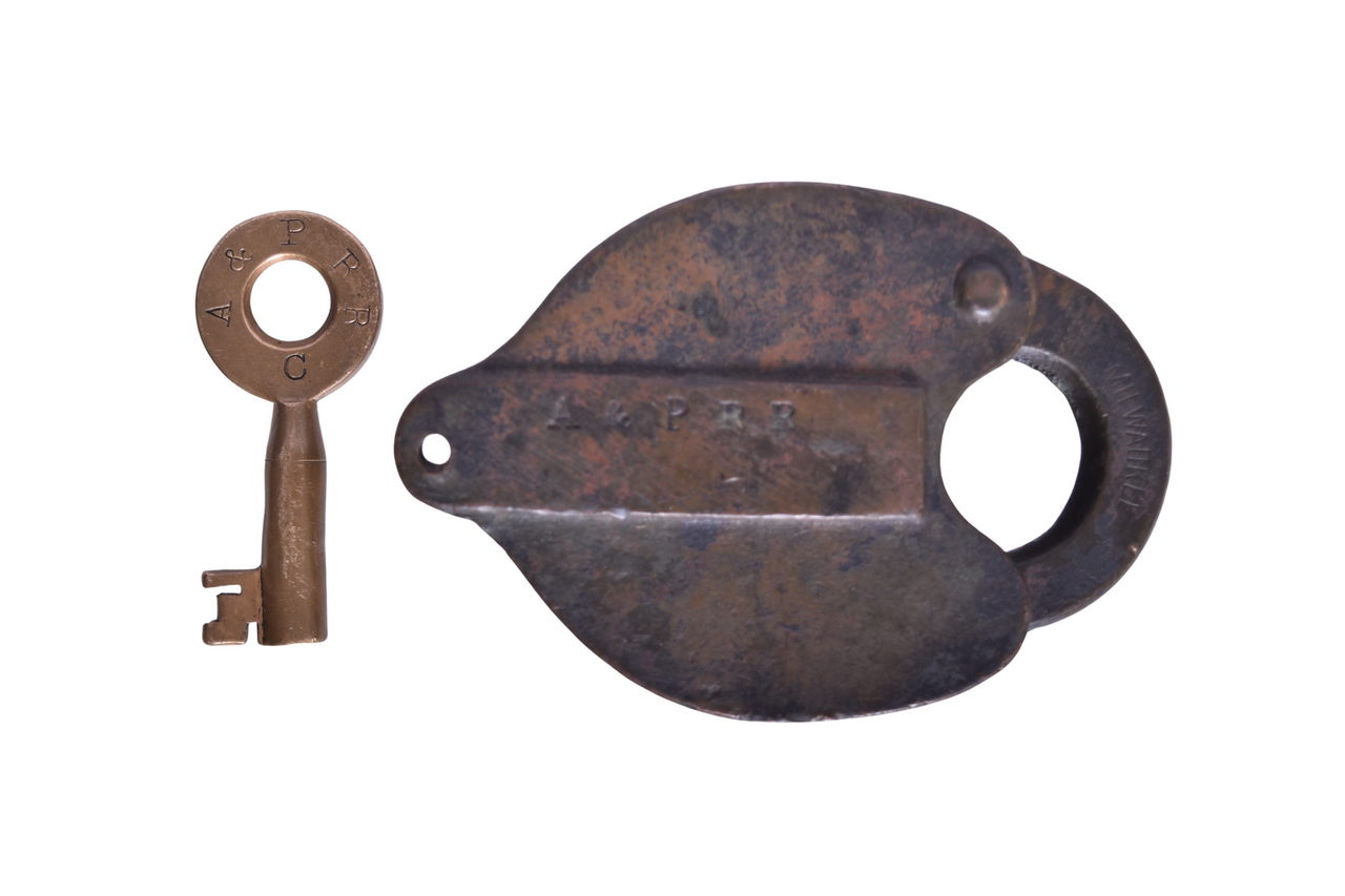 3651 - Atlantic & Pacific Railroad Brass Heart Shaped Lock w/ Tapered Barrel Single Ring Car Key thumbnail