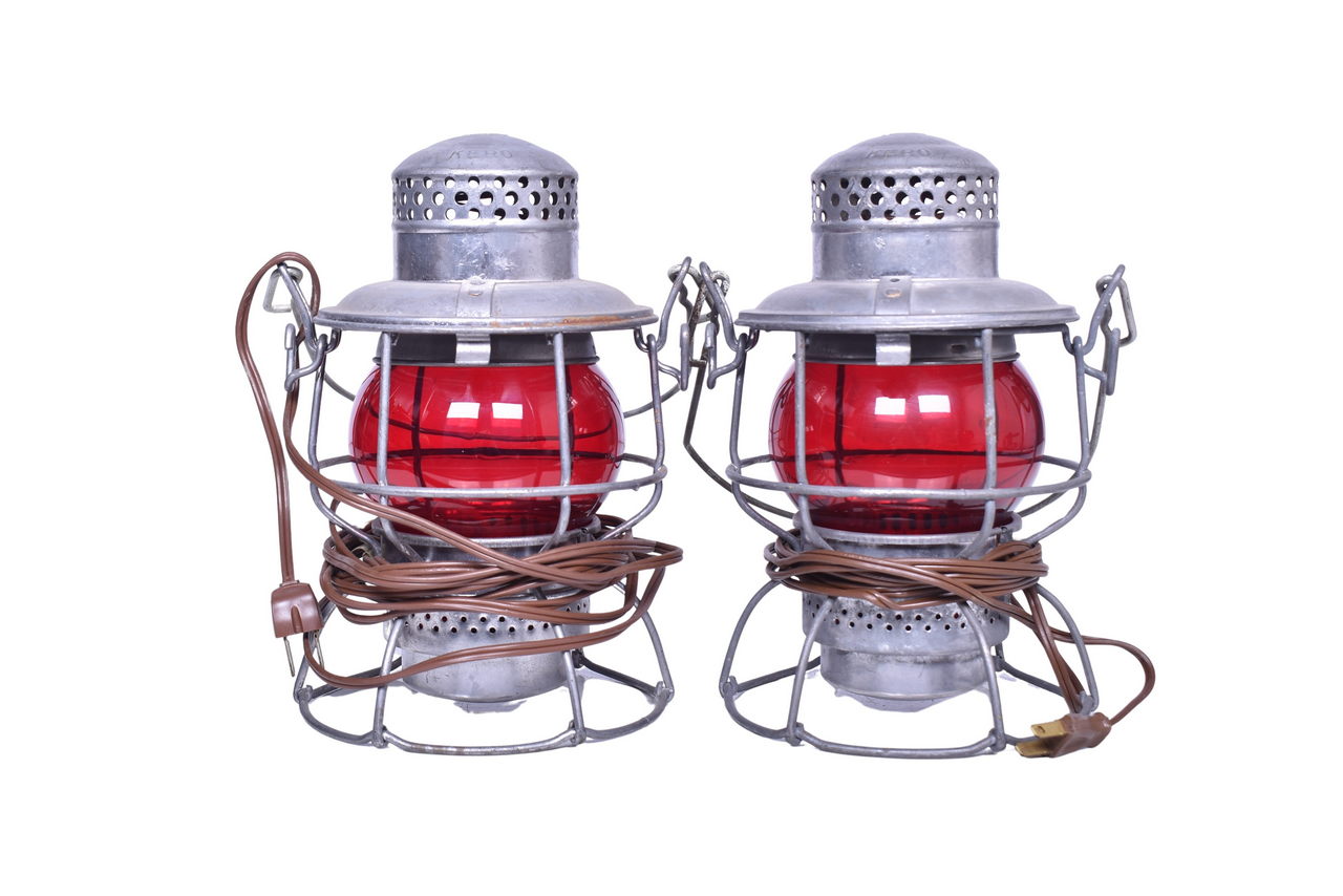 3320 - Pair of Electrified Penn Central Railroad Adlake Kero Lanterns thumbnail