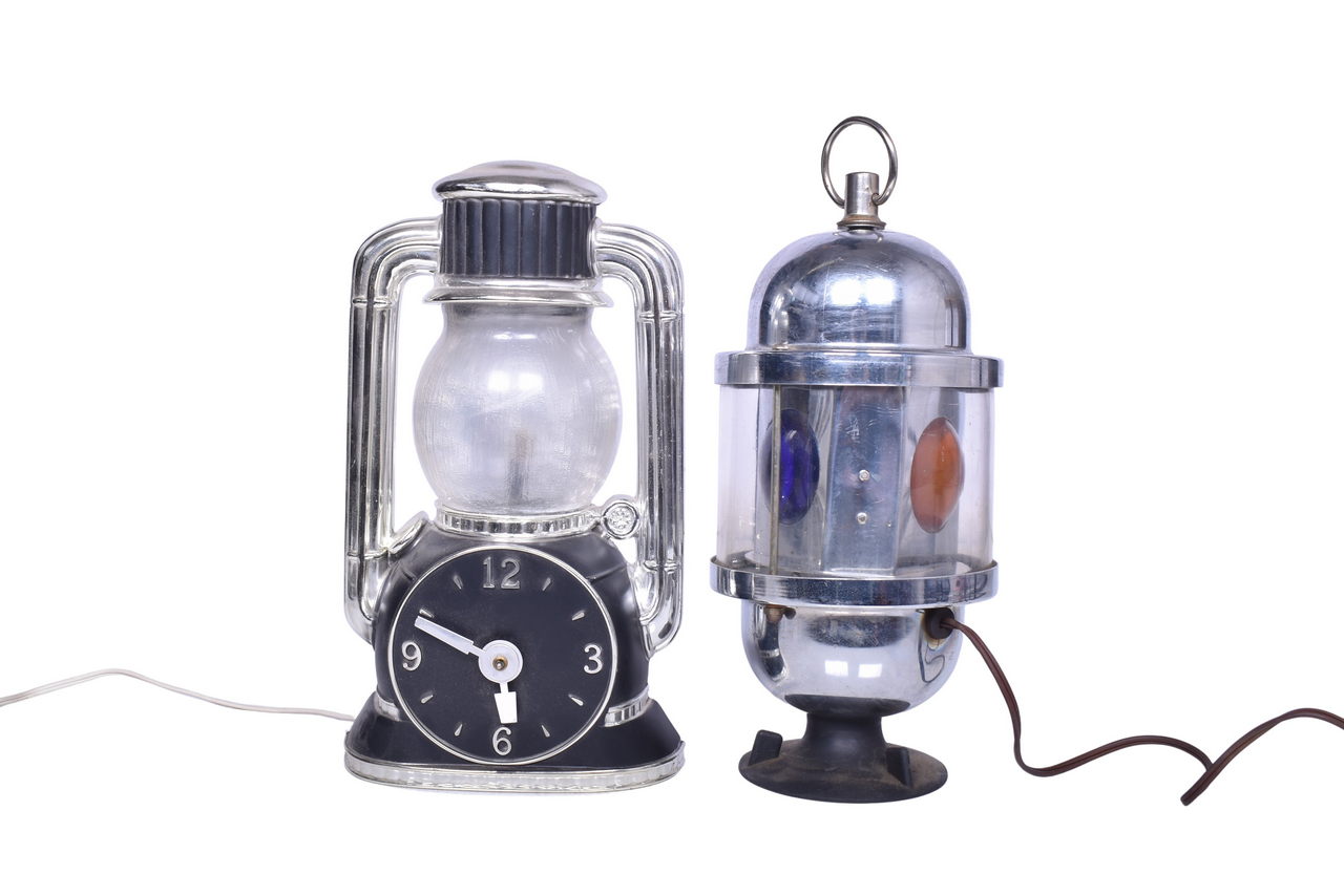 3330 - Pair of Railroad Novelty Items - Model No. 137 Lantern Clock and Tabletop Electric Tri-Color Lantern thumbnail